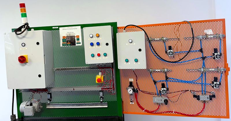 Plateau technique — armoires électriques et banc pneumatique pédagogiques